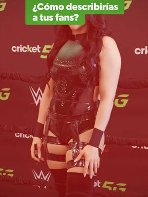 Stephanie Vaquer les devuelve el cariñoa todos los fans.