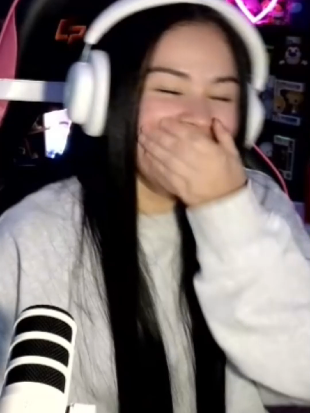 Estar rodeada de hombres es tipo... asi.  Con @dbzwarriorfc @Marcano @isigames10  . #videogames #streamers #rvthereyet #gameplay #GamerGirl 