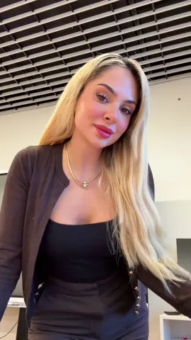 Quick outfit chech with Frau Lehrerin Ipek 👩🏼‍🏫 #fraulehrerinipek#teacher#school#basicoutfit#teacheroutfi 