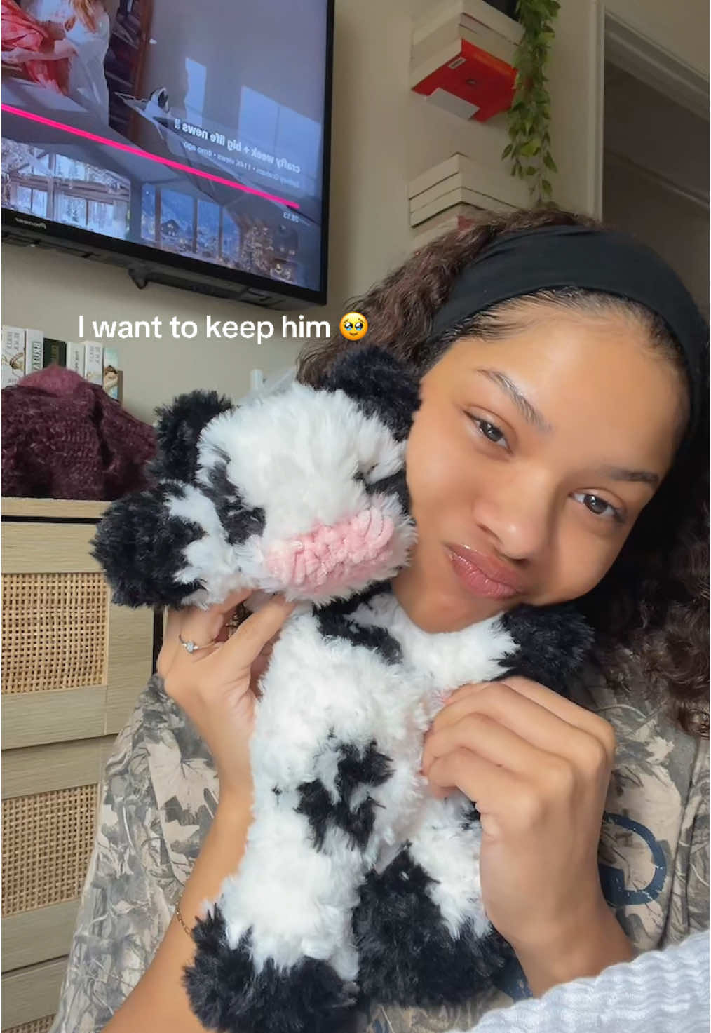 Perfect Christmas gift 🐮🌲 #fyp #christmasgiftideas #viralvideo #crochetcow #amigurumi #trending #crocheting #crochetersoftiktok 