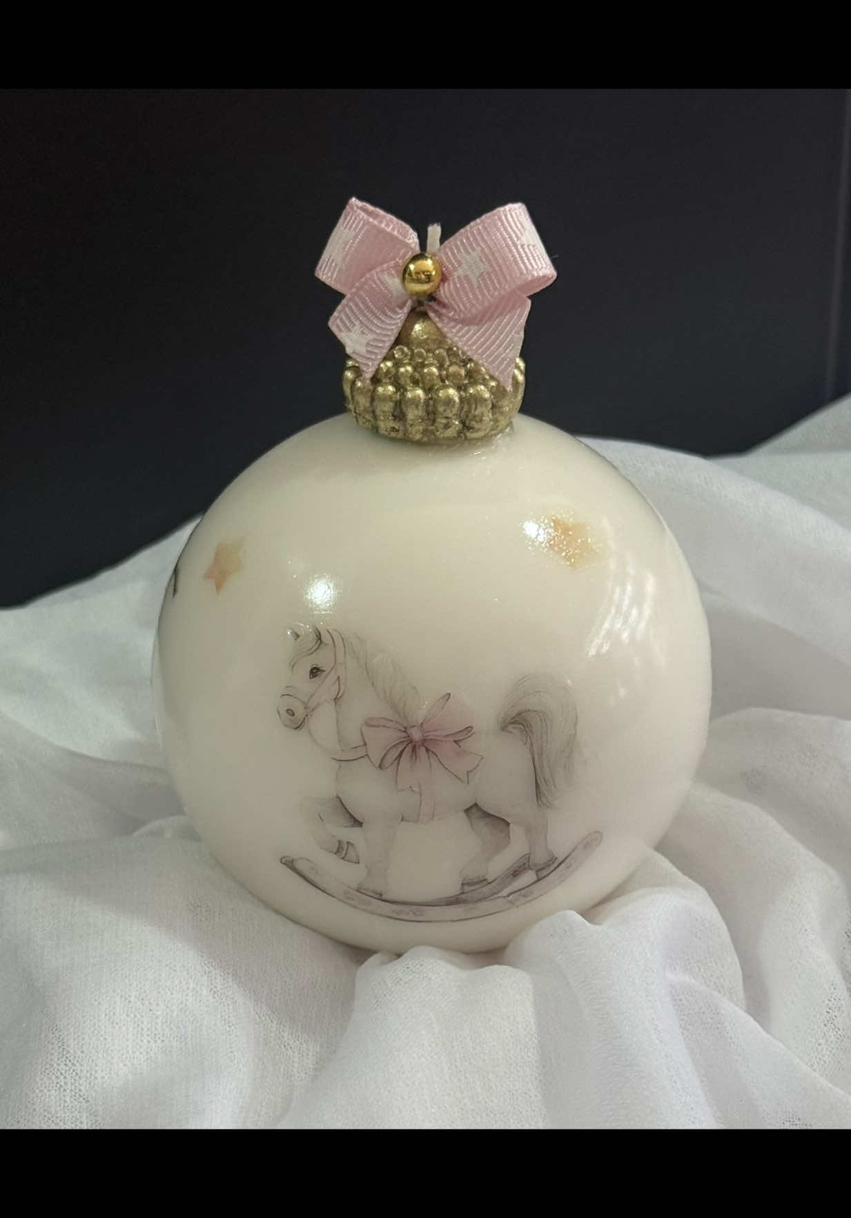 VELA EFECTO PORCELANA Elegante y de Buen Gusto Contáctame para más información.  #atelierlcroix #velasaromaticas #velasdeporcelana #velasdenavidad2025 #velaselegantestoluca 