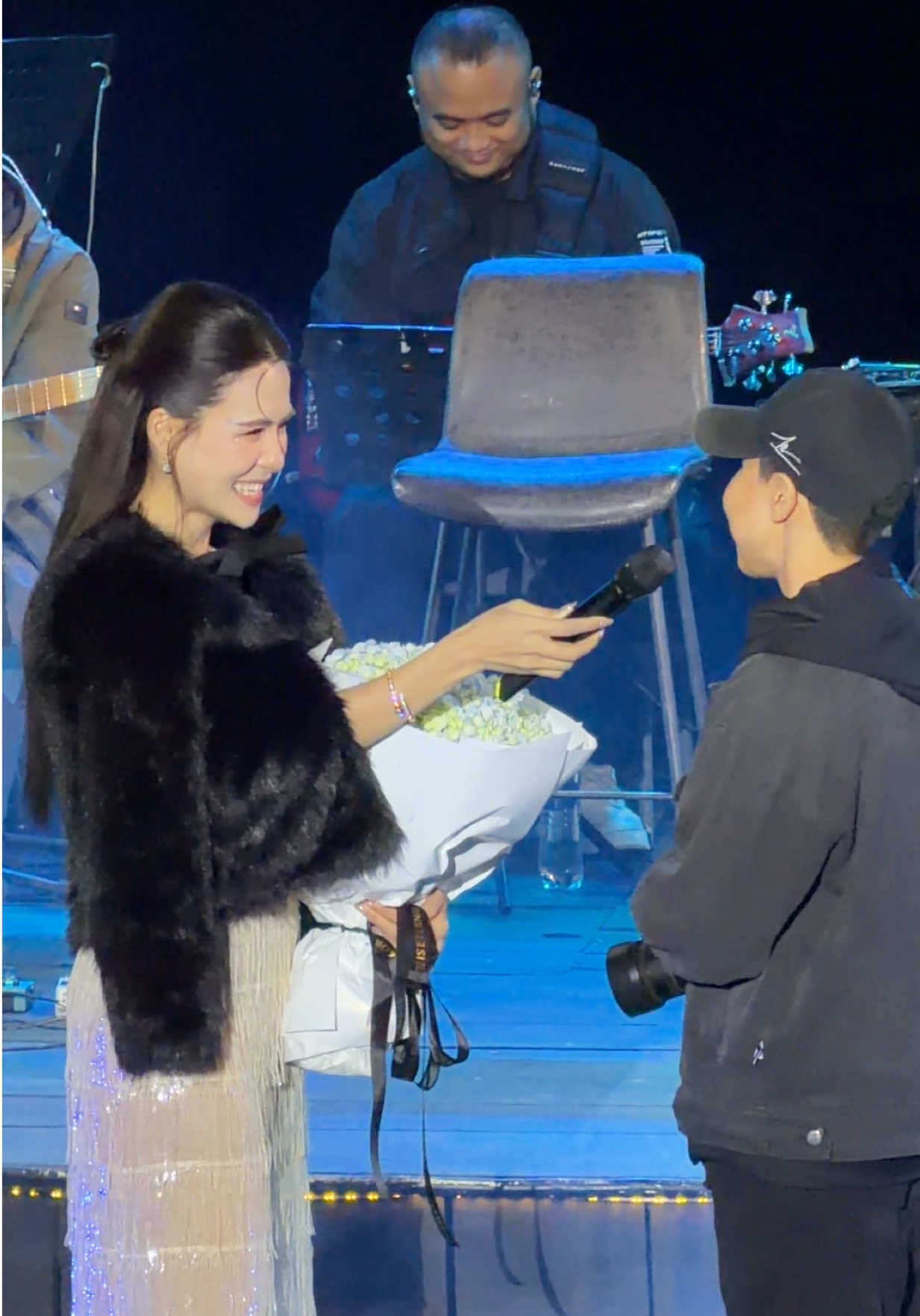 Dễ thưn 💐 #hanhi #tiktokgiaitri #hanhisinger #trending #fyp 