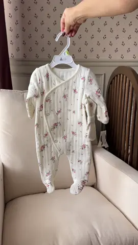I can’t believe @TJ Maxx has @Gap now! So many cute finds for Estelle! 👶🏻🪿🩷 #tjmaxx #haul #babyhaul #babygirloutfit #babygirl 