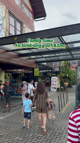 Main seru di @Lembang Park & Zoo semua hewan satwa lengkap tempatnya asik sejuk nyaman Kids Friendly banget cocok buat liburan keluarga 😍😍  #lembangparkandzoo #lembangparkzoo #kebunbinatang #lembangbandung #wisatabandung 