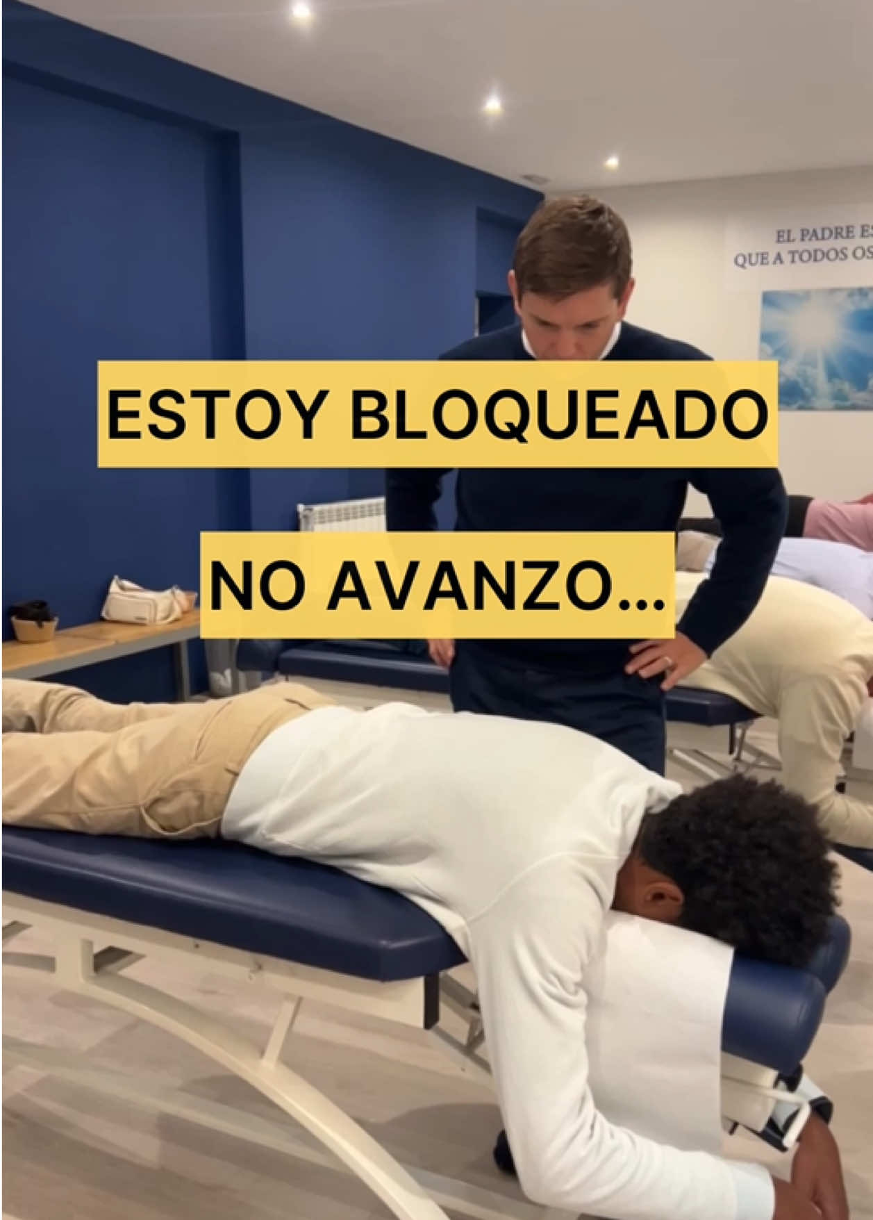 ¿Y si tu bloqueo no fuera falta de motivación… sino exceso de tensión interna? Muchas personas llegan a consulta sintiéndose “rotas“, culpables o atascadas… pero en realidad, su sistema nervioso lleva demasiado tiempo en modo supervivencia. Cuando liberamos esa tensión acumulada, algo cambia:  💛 aparece espacio 💛 vuelve la claridad 💛 el cuerpo deja de pelear… y empieza a responder. Eso es lo que vemos cada día con Network Spinal (NSA). El cuerpo no necesita más presión. Necesita conexión, seguridad y regulación. Si quieres dar el primer paso para entender qué te está diciendo tu cuerpo, escríbenos por WhatsApp (link en bio) o ven a visitarnos en QuirOptimo (Madrid). #NetworkSpinal #NSA #bienestarintegral #quiropracticomadrid #SistemaNervioso 