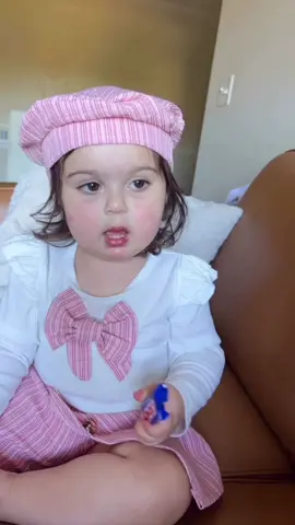 🥺🤍 ماشاء الله تتذكرو هالفيديو ناشرتر قبل هيك ب  20/12/2024  كان لولو عمرها سنة وست شهور 😍 طبعا من عمر يوم لعمر سنتين الطفل بيقعد ويسمع وبيحفظ بالتلقين وكل ما بيكبر الطفل بتصير المعاملة معو مختلفة عمر بين ال٢-٤ سنوات هو عمر اللعب والتعليم عن طريق اللعب وتفريغ الطاقات وبناء الشخصية و تعذيب الام 😂😂 😭 🤍🥺