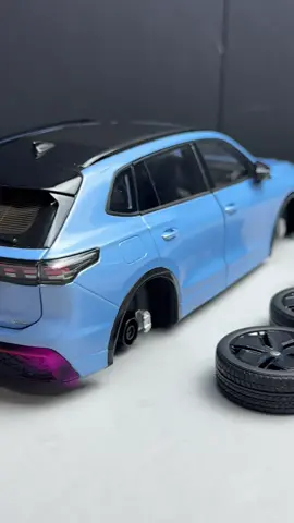 Volkswagen Tiguan Tire Change #car #diecastcars #volkswagen #viralvideo #fypage 