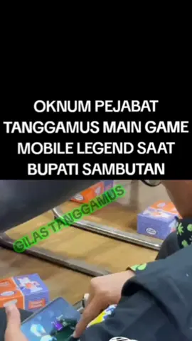 OKNUM PEJABAT TANGGAMUS MALAH ASIK MABAR MOBILE LEGEND SAAT BUPATI MENYAMPAIKAN SAMBUTAN.. #tanggamus  #viral #lampung 