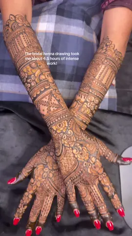 Bridal henna hands does take lot of patience and focus specially at a large event. #pritihennaart #hennakits #artist #indian #california 