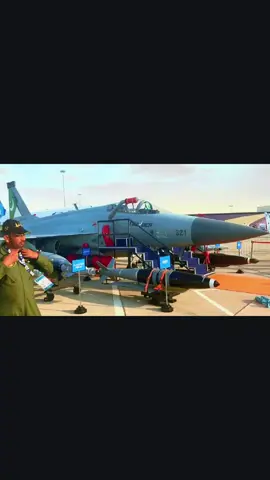 #unfreezmytiktokaccount #dubaiairshow2025 #dubaiairshow #foryoupage #toptrending 