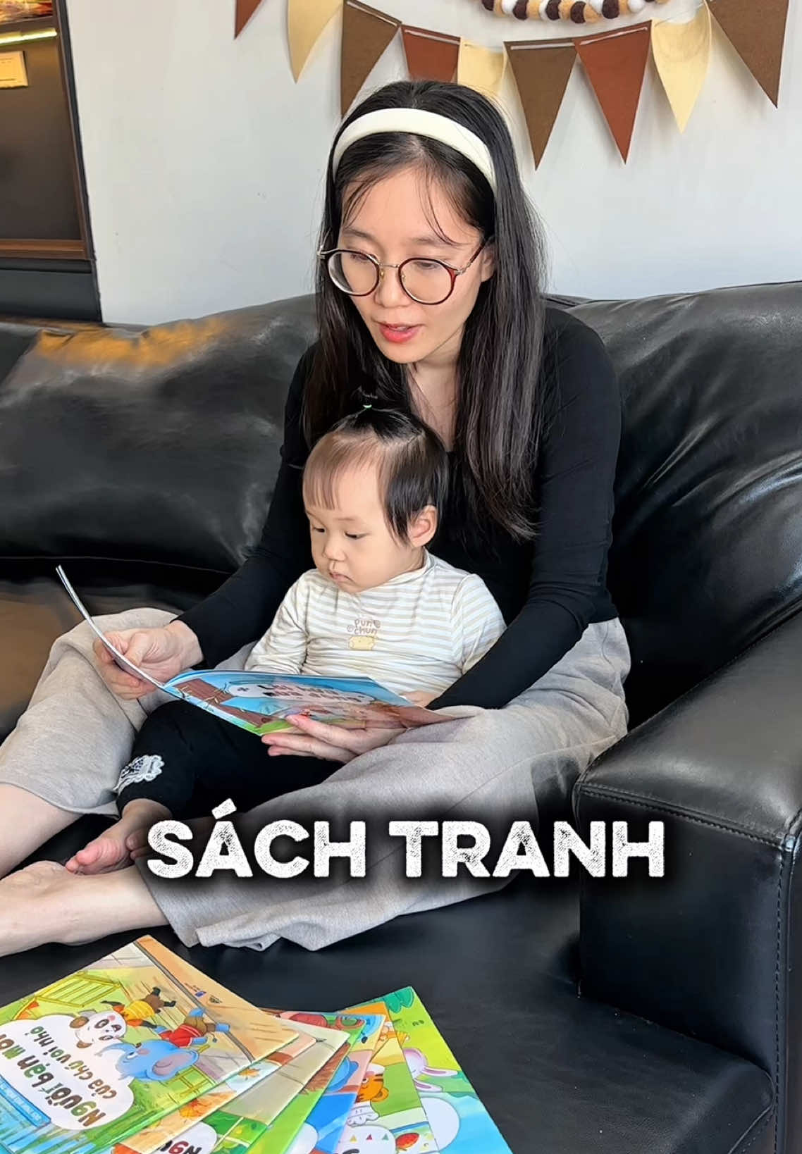 Đừng cho con xem điện thoại, Ipad nữa các mẹ ơi #sachchobe #sachehon #sachhaychobe #nhacobena 