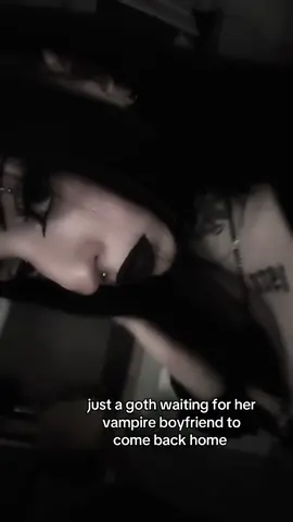 il est rentré entre temps :p #goth #gothgirl #fyp #prtoi #gothtok 