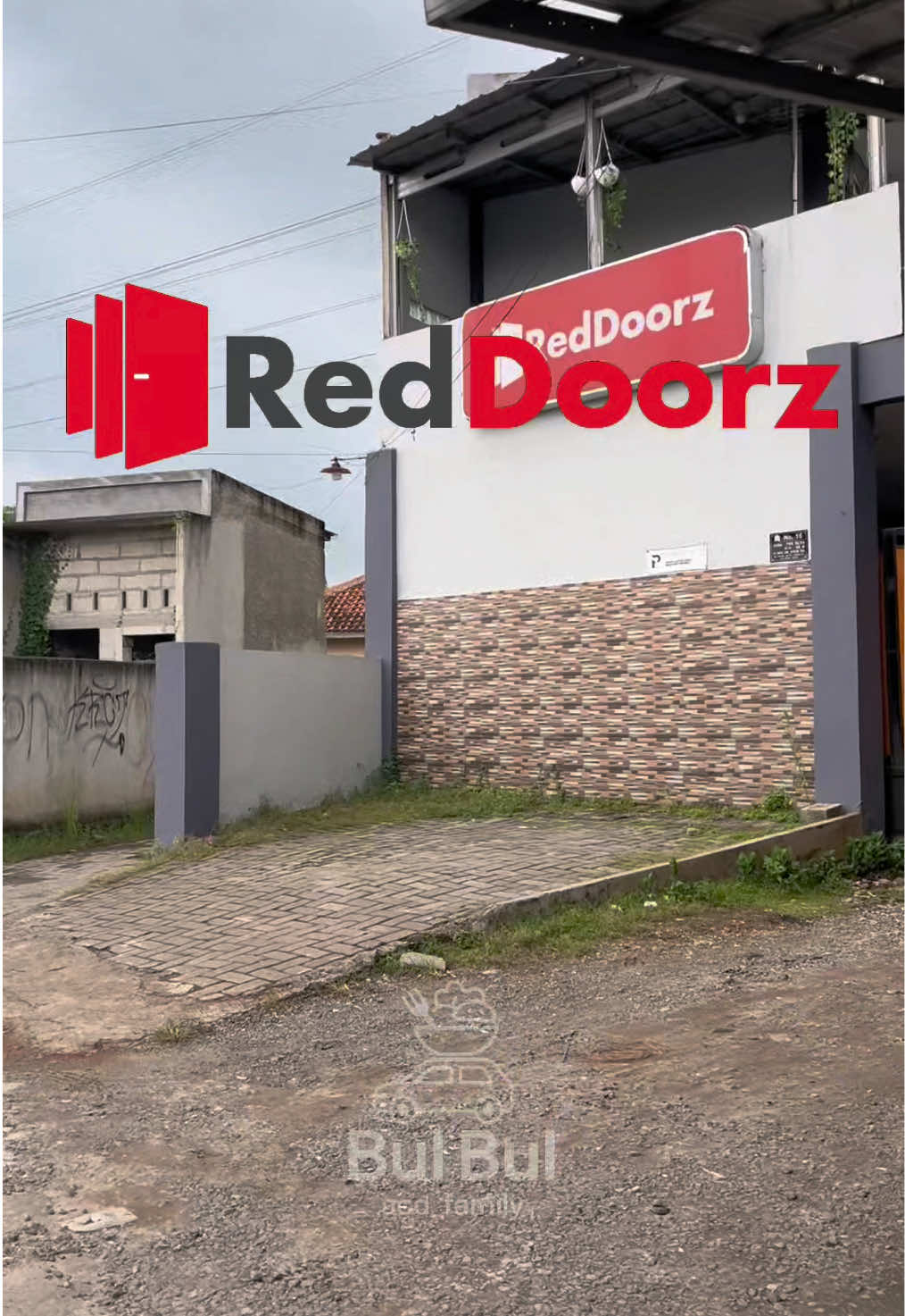 RedDoorz Near FKIP Untirta Serang adalah pilihan terbaik untuk penginapan simple, bersih, terjangkau, dan dekat dari pusat aktivitas kampus. Value-nya sangat worth it untuk harga yang ditawarkan. #RedTravelers #RedDoorz #BukaSemuaPintu 