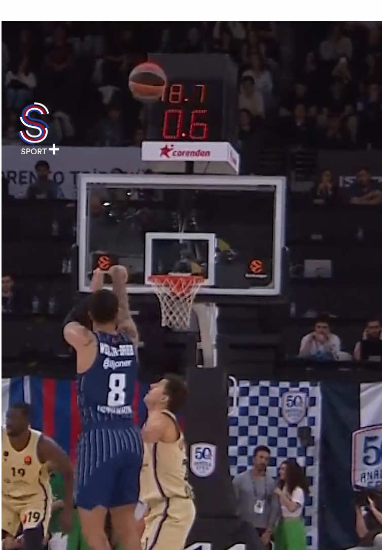 Nick Weiler-Babb'in hücum süresi biterken uzaklardan yolladığı harika şut! 🤯🔥 #SadeceSpor #anadoluefes #euroleague 