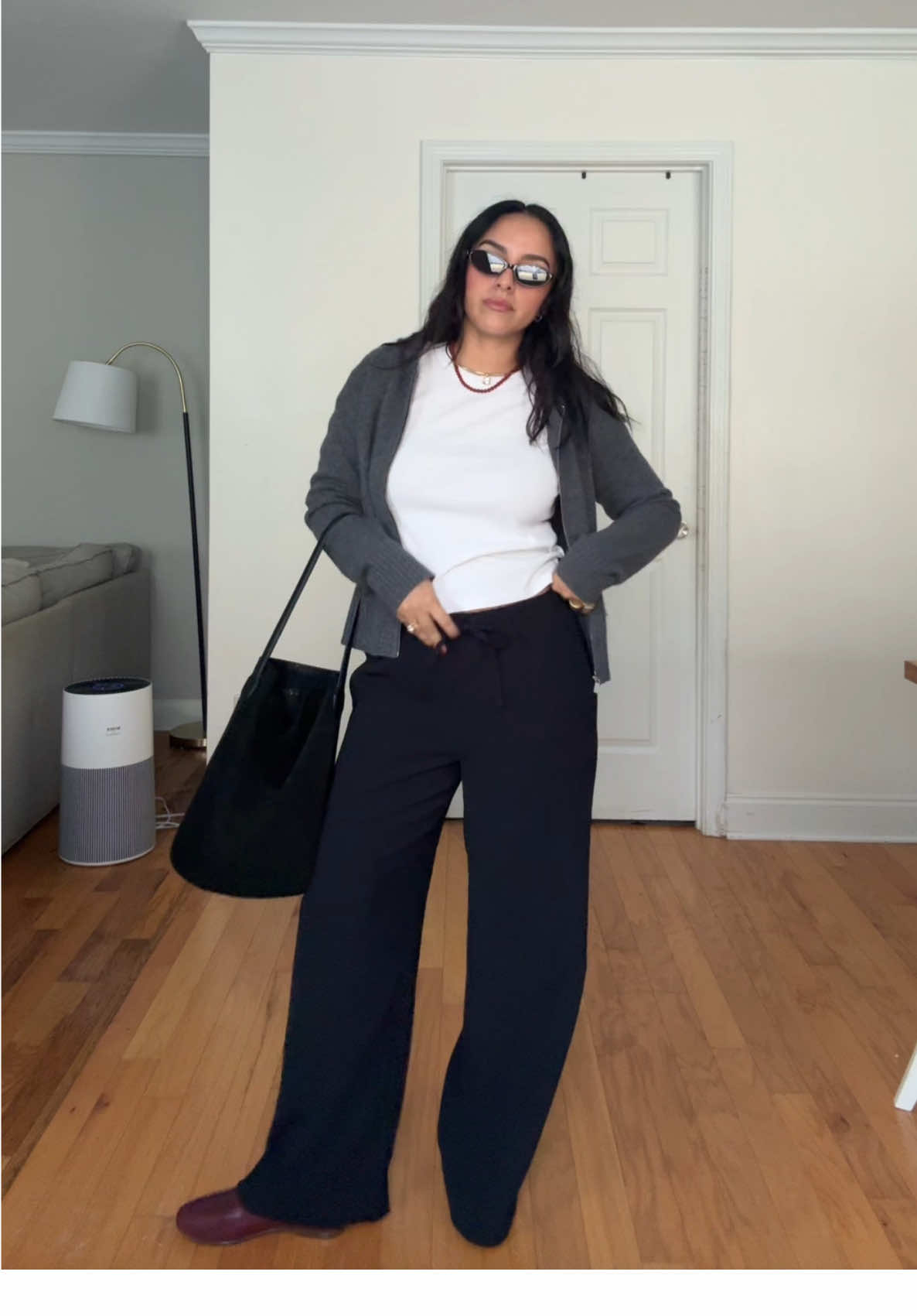 I have a full day ahead!  Zip sweater, Pants @Aritzia  Shoes @madewell  Bag @J.Crew 