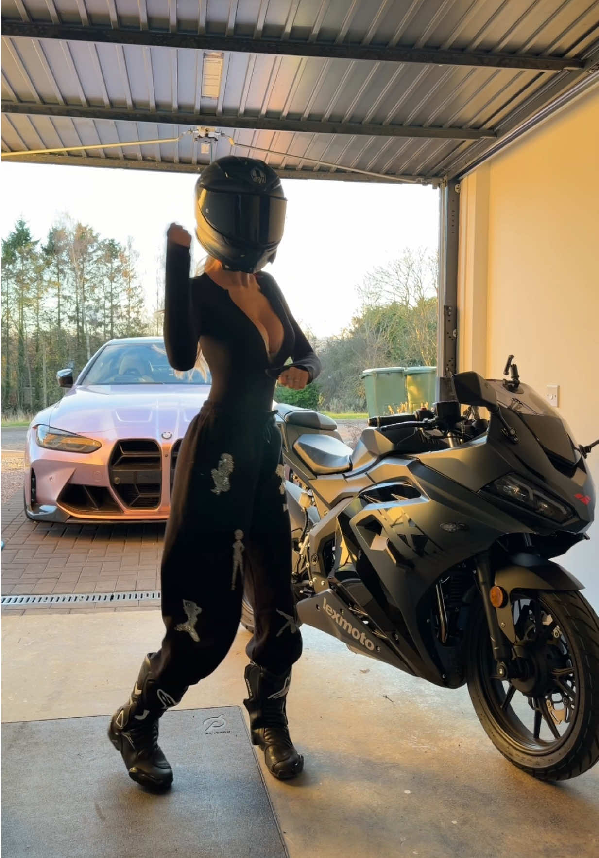 #bikergirl #m4 #cartok #biketok #bike 
