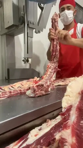 Ossinho folgado para feijão tirado do contra filé #osso #acougueiro 