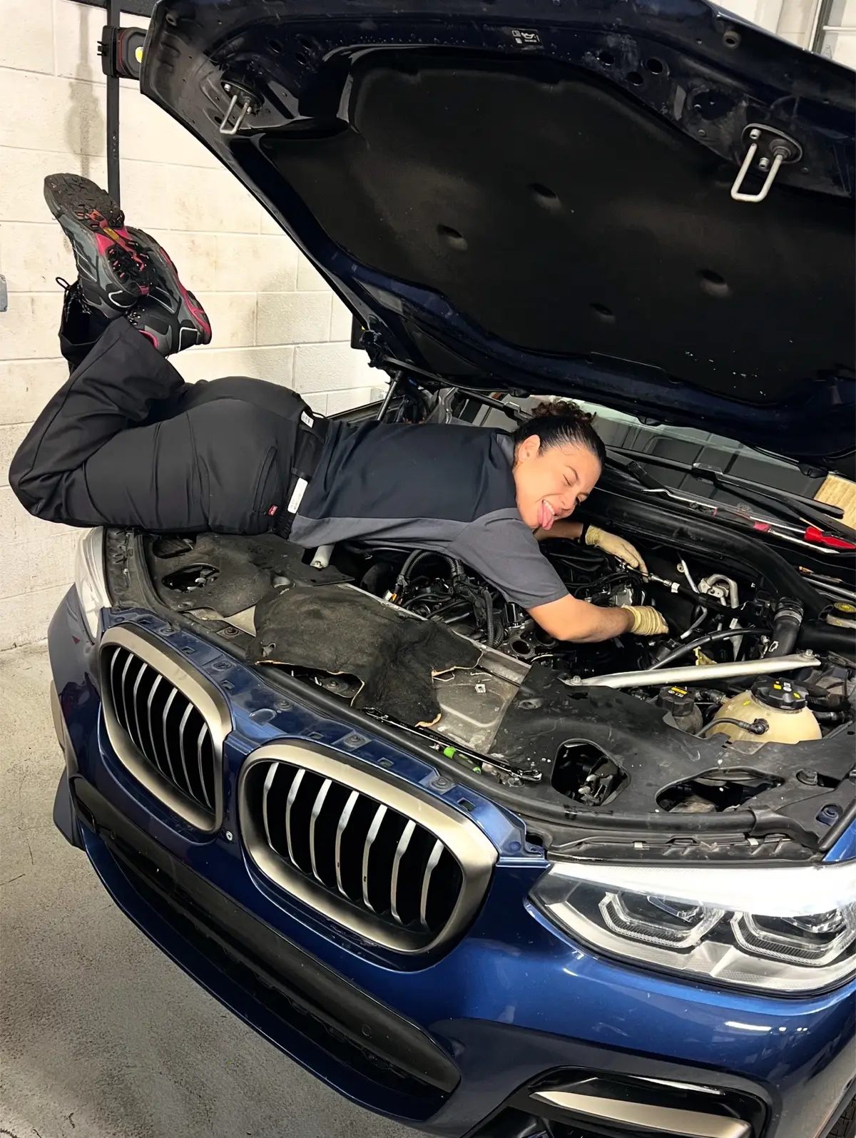 Come get some work done!! 👩🏻‍🔧 #mechanic #car #foryoupage #tools #girl 