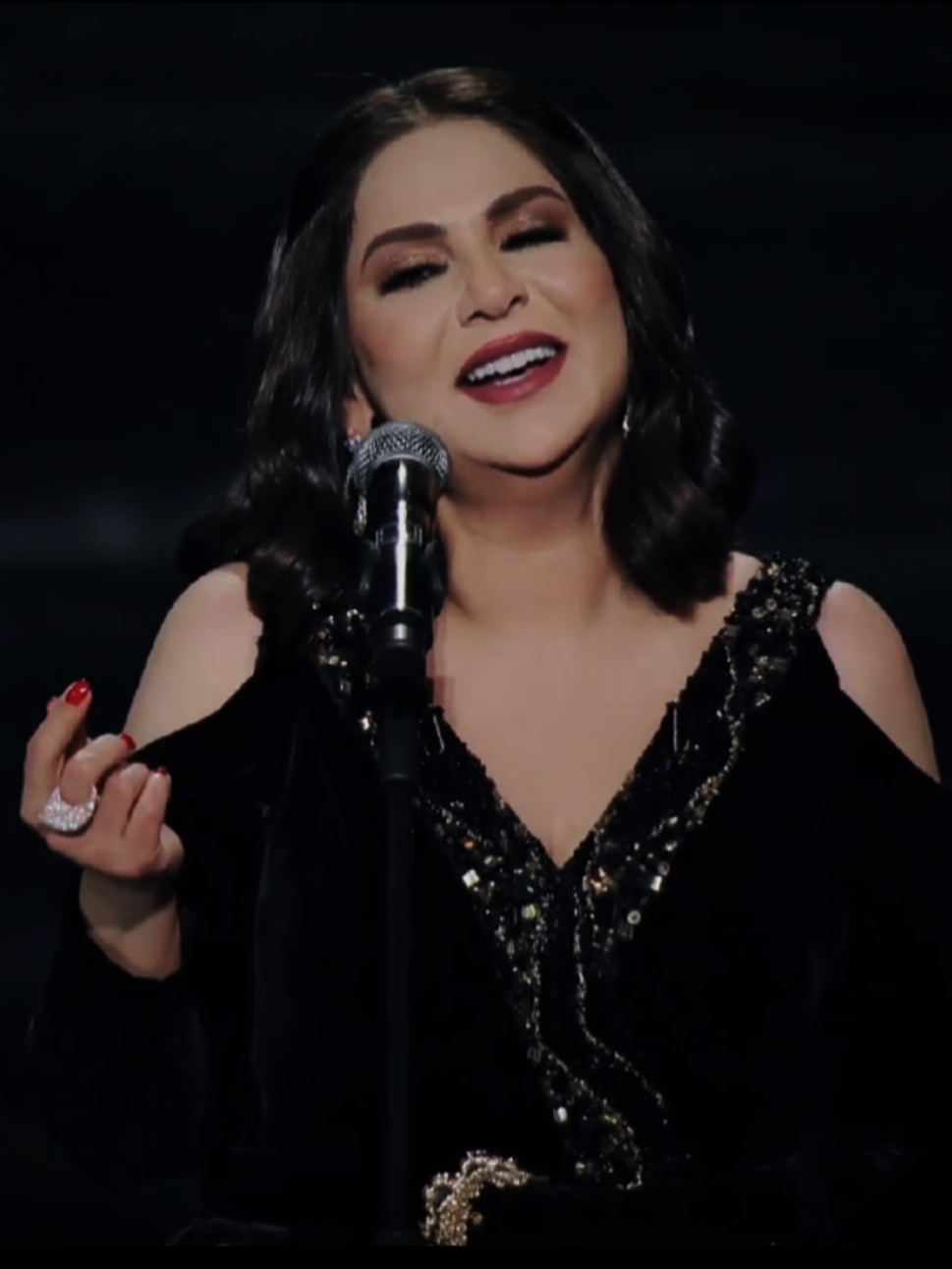 أكو مثلك؟ 🎶 #نوال_الكويتيه  #نوال_الكويتية  #نوال_الكويتيه_فنانه_العرب  #الكويت🇰🇼  #فنانة_العرب 