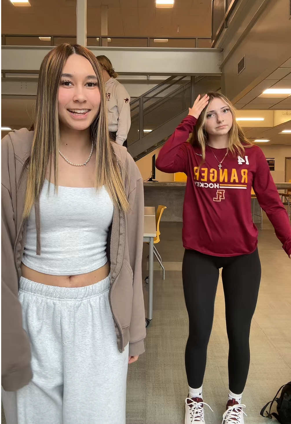 Who dat in da backkk @Tessa Anderson @user177382916 #BestFriends #school #dance #girls #leggings 