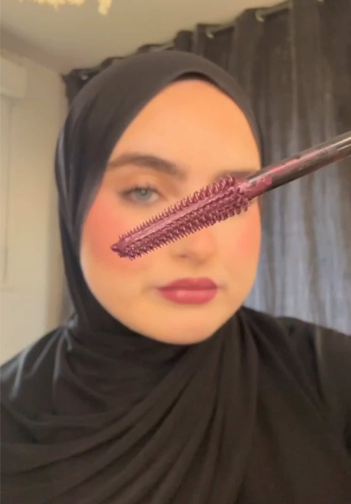 En partenariat avec Maybelline New York 🍇 @Maybelline France #maybellinefrance #skyhigh #mascara #lashes #burgundy  @Skeepers France 