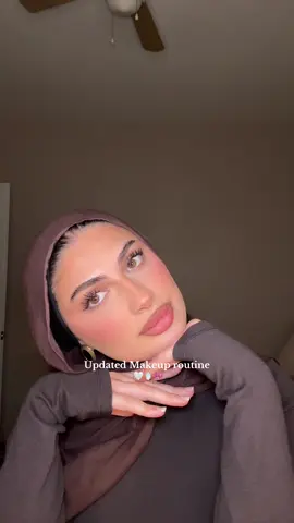 My updated signtaure makeup look 🤍 #makeup #makeuptutorial #everydaymakeup #beautytips #hijabi   Products used:  @Diorbeauty foundation stick “2.5N”  @Westman-Atelier Contour stick  @PINKHONEY Contour pencil @NARS Cosmetics spot concealer “medium custard”   @Saie Liquid blush “cutie”  @Hourglass Cosmetics Concealer “fawn” @Huda Beauty Setting powder “peach pie”   @Charlotte Tilbury ronzer  @loréal paris usa Telescopic Mascara  @makeupforever “Limitless brown” lip liner  @rhode skin Lip liner “twist” 