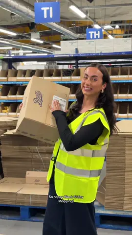 A behind the scenes look at how your Boots Black Friday orders are picked, packed, and sent on their way 📦 ✨ #BootsUK  #BootsBlackFriday #BlackFriday #Warehouse