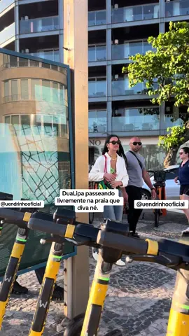 DuaLipa passeando na praia que diva né. #dualipa 