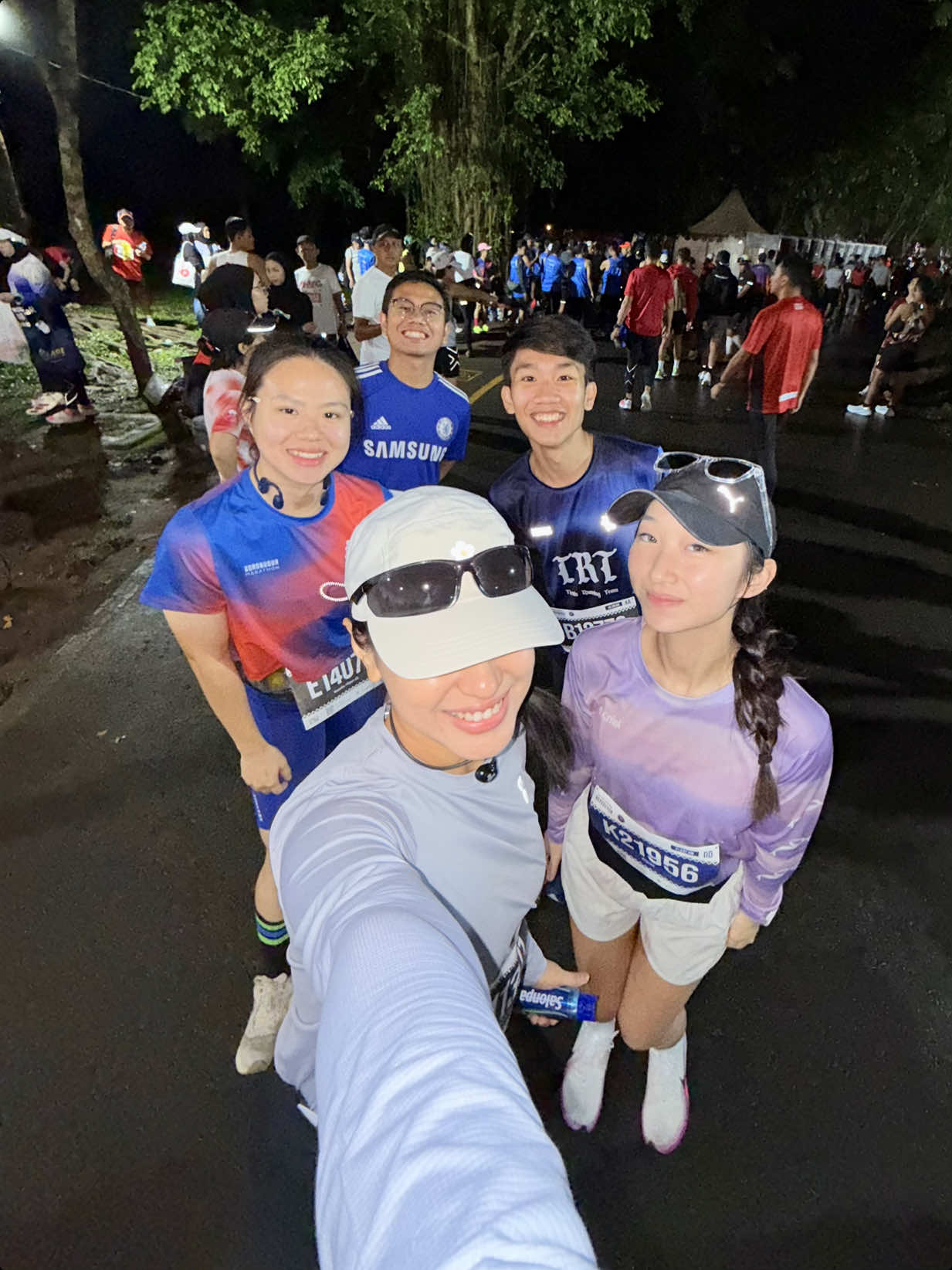 i didn’t run fast, but i ran the whole thinggg 🫶🏻 selalu gabisa move on dari bormar!! fueled by the warmth of Magelang’s people and the loved ones around me 🤍 officially a marathonerr 🤪🏅