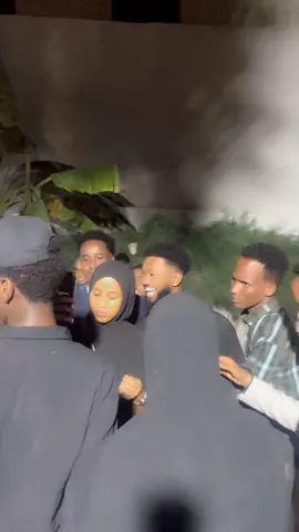 Fanaan iyo dadkiisa oo bandhiga buuga maayad waqti ku qaatay ✌️@Dayax Dalnuurshe #saahirsocial #somalitiktok #viral #fyp #foryou 