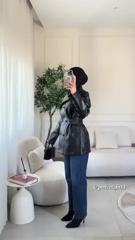 كولكشن الشتاء  جاكيت جلد  قصه تحلي الجسم بشكل يجننن  الطول 75 cm  السعر انتو حزرو؟؟ 