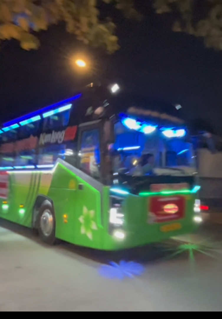 Xe đã rời Sài Gòn tối 20/11… Mong đêm nay hành trình về Phú Yên được bình an, không bị kẹt vì lũ 🙏 Cả nhà cùng cầu cho chuyến xe yêu thương này tới nơi an toàn nha. Cảm ơn bà con đã chung tay giúp đỡ ạ ❤️❤️❤️🙏🙏 #fyp #78phuyen #xekhach #lulut #nhaxetrungnguyen @🐎 NHÀ XE TRUNG NGUYÊN 🐎 