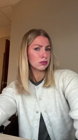 I can’t help but wear this sweater over & over because it’s just THAT good @AUTOMET  #fallfashion #outfitinspo #automet #cardigan #obsessed 