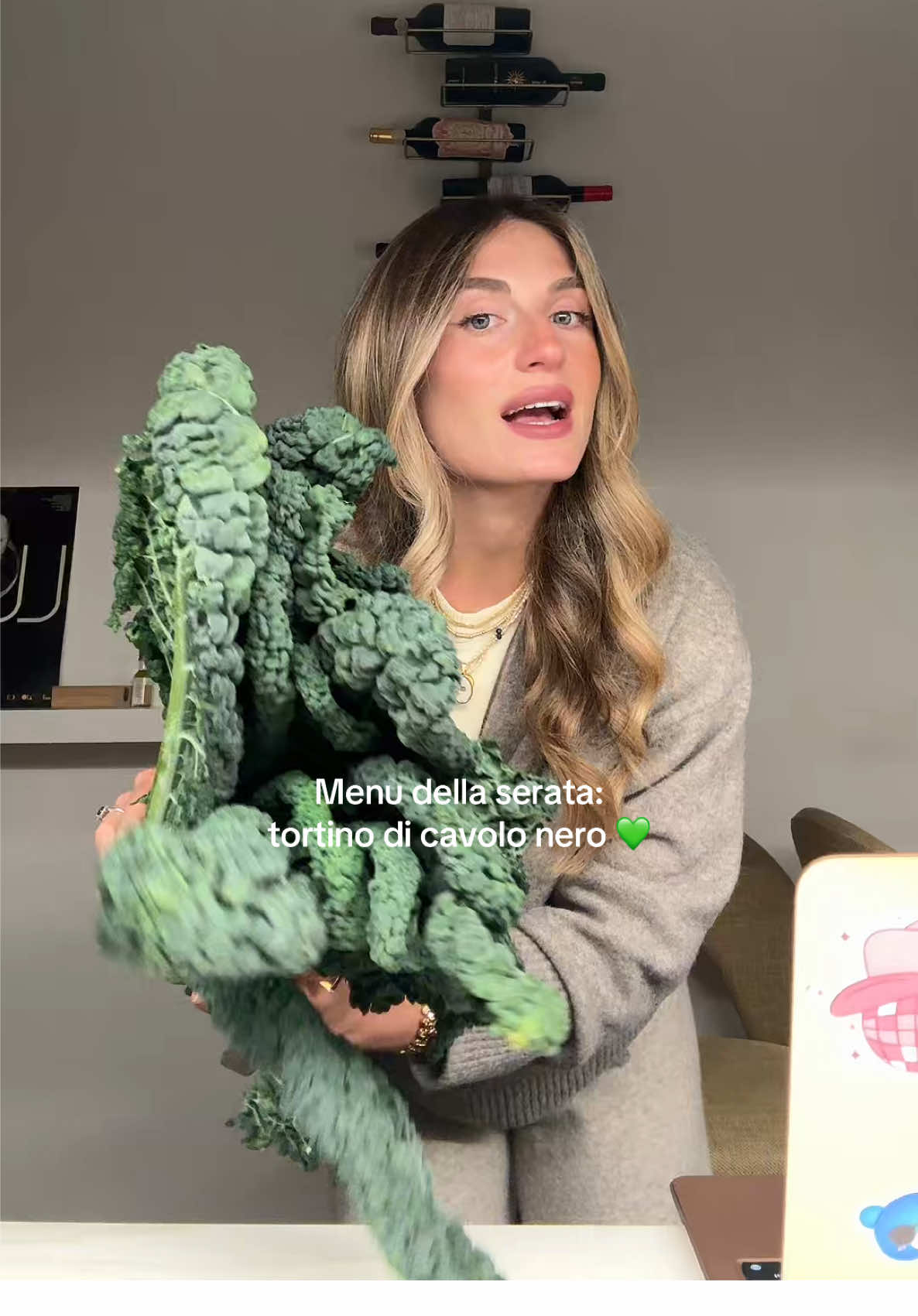 È venuto da dioooo! 😍💚 buonissimo e completo, perché abbiamo verdure - carbo - proteine. Mi spiace per le dosi un po’ ad occhio. Vi consiglio di lessare le patate come primo step perché ci mettono un po’ di più e nel mentre potete dedicarvi al resto della preparazione. #perte #ricettefacili #tortino #cavolonero #cuciniamoinsieme 