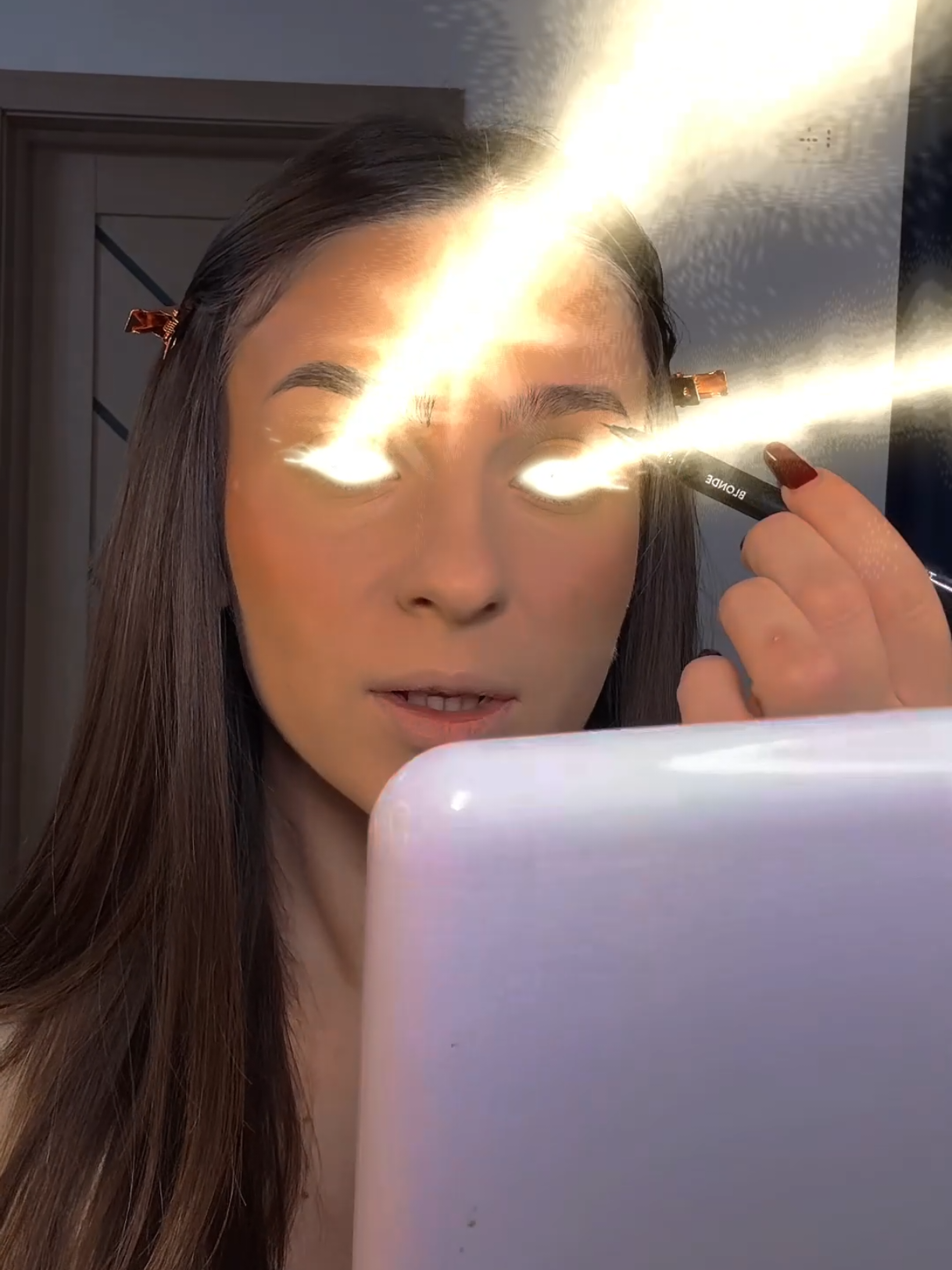 Editez videoclipurile surorii mele in timp ce se machiază. Partea a 3-a. #challenge #makeuptutorials #editezvideoclipurilesurorii #newchallange 