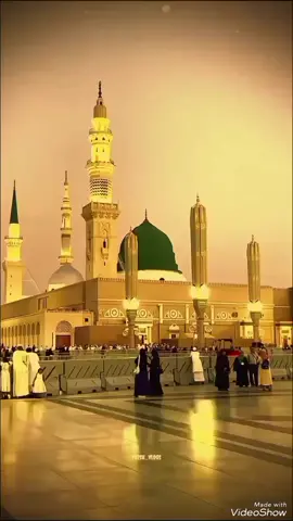 اللهم صلى وسلم وباراك على سيدنا محمد شفيعنا يوم الحساب اللهم جعلنا من الذين تشفع الهم النبي الكريم