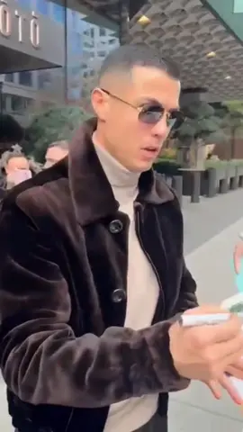 STARS OUTFIT pt.311 Cristiano Ronaldo outfit in Washington, D.C., USA 2025 🕶 -> @Cartier  🧥 -> @paolomoretti 👖 -> @Dior  👟 -> @Tod’s  #FashionPlace #StarsOutfit #CristianoRonaldo #CR7 #Football 