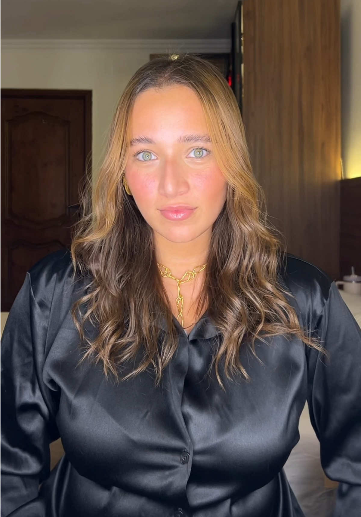 Healthy shiny hair, zero grease @Kérastase Elixir is that oil. Soft, luminous, effortless. Shop below. https://www.noon.com/egypt-en/eg-ker-elixir/  #Elixir_Ultime #KerastaseEgypt #shine_of_an_icon 