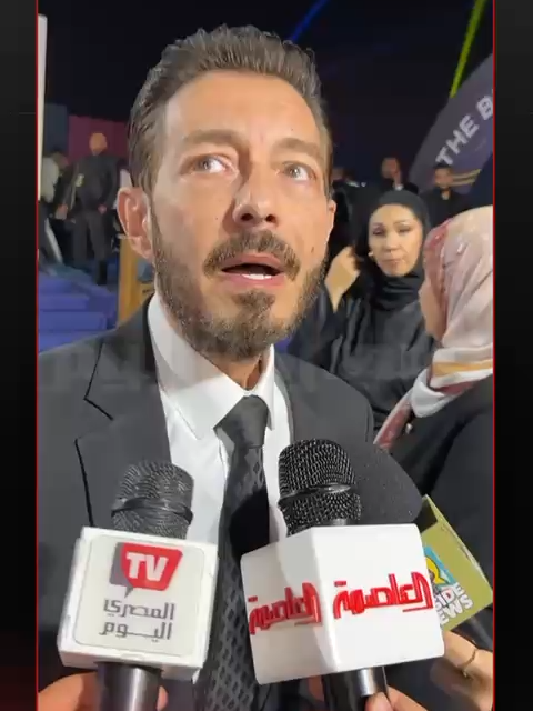 أحمد زاهر خلال حضوره مهرجان ذا بيست يعلق على نجاح بناته: