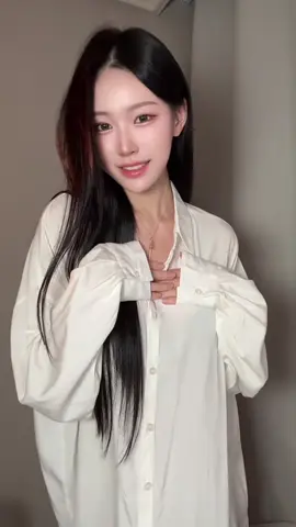 how you say you love me?  you ain't put me Chanel 🛍️🛍️ ##tiktoklive##fyp##viral##koreangirl##dancechallenge