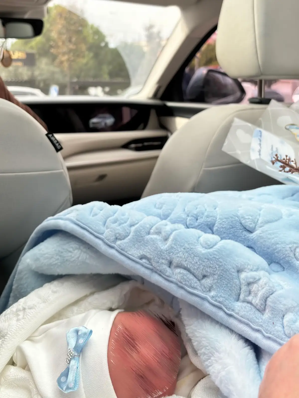 ياهلا باللي لفى ونور الدنيا علينا غالي وماخذ غلاه من غلا ابوه 🩵#oops_alhamdulelah #🥹🤍🤍🦋 #videoviral #1m #my_baby 