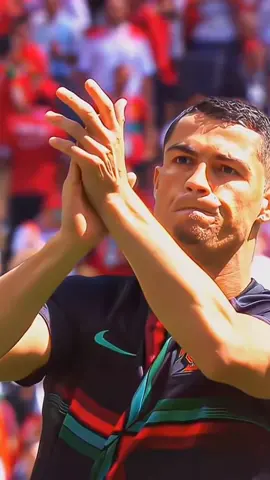 Sans le GOAT, il n’y a pas d’affiche… L’effet a été immédiat : post supprimé.  Le plus célèbre au monde, Le plus aimé. Eh bien, tu seras obligé de la retirer. Cristiano Ronaldo est plus grand que votre institution, un peu de respect. #ronaldo #football #fifaworldcup2026 #cr7cristianoronaldo #CapCut 