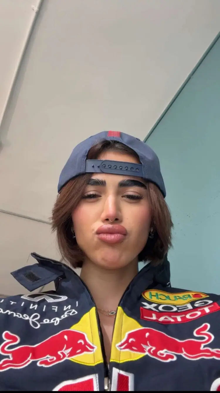 رشفـه من شفتتـه😮‍💨!. @methan|ميثان 