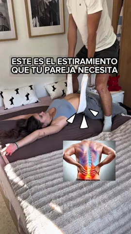 🫣¿Llegas al final del día con la zona lumbar cargada y la espalda pidiendo pausa? 🧑‍❤️‍🧑Estirar en pareja puede ser una forma muy simple de empezar a cuidarla. 👉 Este estiramiento libera la zona lumbar, ayuda a alinear tu columna, relaja los hombros y abre el pecho…y lo haces junto a alguien que también quiere cuidarte.  😯Con tantas horas sentados, pantallas y estrés, el cuerpo lo nota antes que la mente. ⏱️Tomarse 2 minutos para estirar juntos es una manera de decir: “también quiero estar bien contigo”  😌 ¿No tienes pareja? Hazlo con un amigo, un familiar o incluso con la pared. Lo importante es que tu espalda no se quede sin cuidado. 🧘‍♀️ Etiqueta a esa persona con la que te gustaría probarlo. 🔁 Guárdalo para hacerlo juntos esta semana. #estiramiento #espalda #lumbar #adrifisiofitness #pareja 