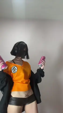 Puedo agitarlo mucho porque ahora me lo bebí hasta la última gota... ¡como un Saiyajin con sed!😼#fyp #foryoupagе #goku 