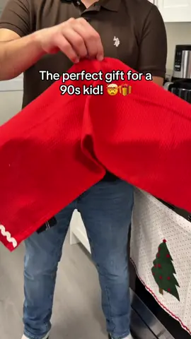 Perfect Christmas gift!🎁🎮🎅 #retrogaming #retro #retrogames #projector #retroconsole This VideoGame Projector have 10.000 + 90s retrogames, every 90s kids dream!