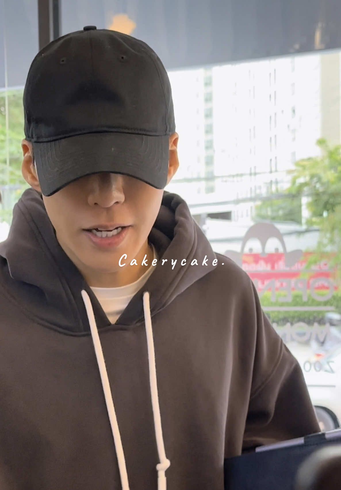 โลกที่ไม่มีเธอ ก็เหมือนไส้กรอกอีสานที่ไม่มีพริก ! (ดีใจกับเจ้าของไส้กรอกนะคะ พี่อ้วมกลืนน้ำลายตลอดเลย 55) #cullen #cullenhateberry #คัลแลน #พี่จอง #bakeurban 