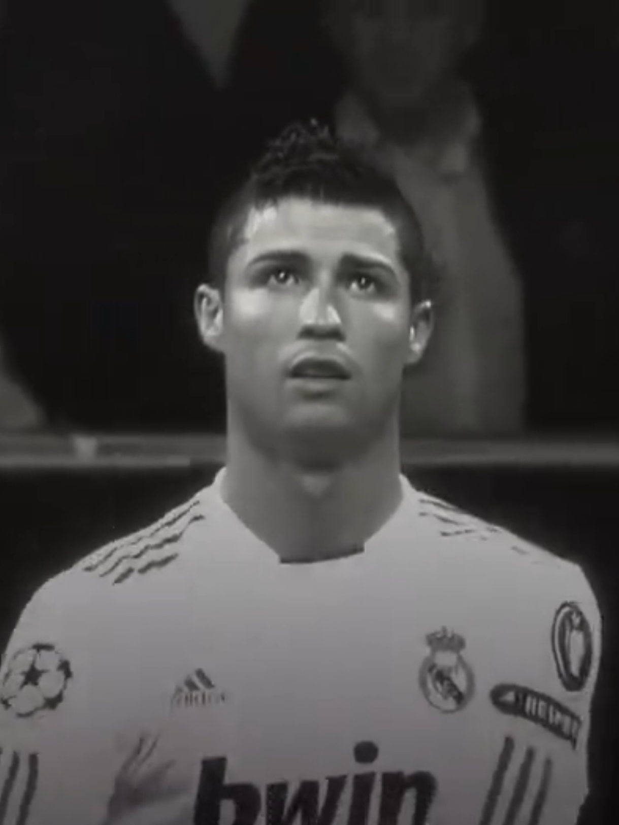 🤍!!..خۆزگە تەمەن ڕێگەی بایە #cristianoronaldo 