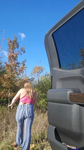 Yes im the weird girl that will have you pull over just to find the cutest leaf 🍃 😉  #pullover #weird #viral 