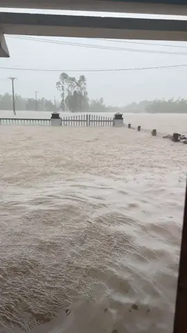 #น้ำท่วมครั้งแรกในรอบปีนี้ที่หนักที่สุดประวัติศาสตร์#เพราะฝนตกต่อเนื่องและพายุทำให้บ้านเรือนประชาชนเสียหายและการสัญจรไปมา#ลำบากยากเย็นขอให้ผ่านพ้นวิกฤตนี้ไปไว้ๆนะ🙏🙏🙏🙏